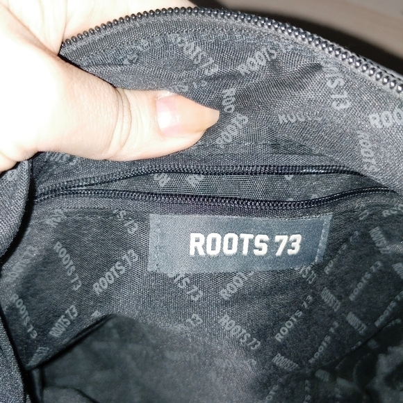 ROOTS black nylon crossbody bag - Picture 10 of 10